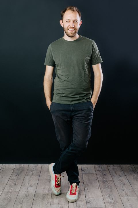 Tom Phenix, comédien — plan pied